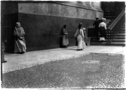 Beggars before St. Isaac's LCCN2002707752