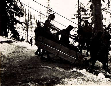 Beförderung der Fernkamera F=3m, Auf der Seilbahn. (27-2.1917.) (BildID 15494802)