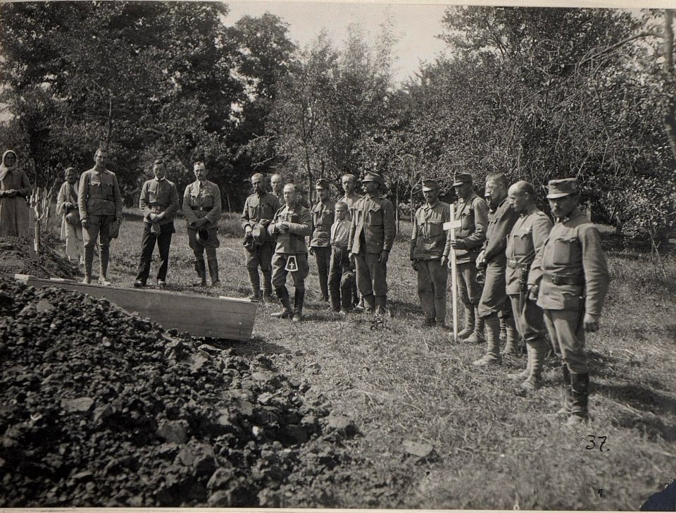 Begräbnis bei der k.u.k.Kriegsvermessungs- Abteilung No.3 (BildID 15653671)
