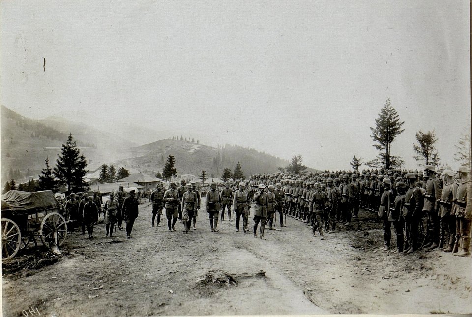 Bei der 10. bayrischen Division am Prislopsattel (Prisloppass) am 11.9.1916 (BildID 15550251)