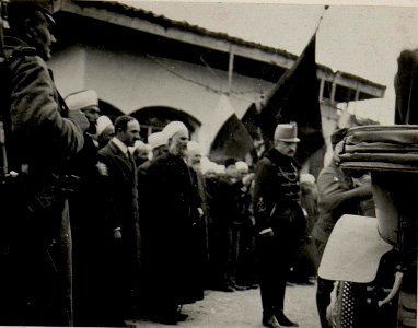 Begrüssung der Mohamedaner. Aufgenommen in Skutari am 14. März 1916. (BildID 15532717)