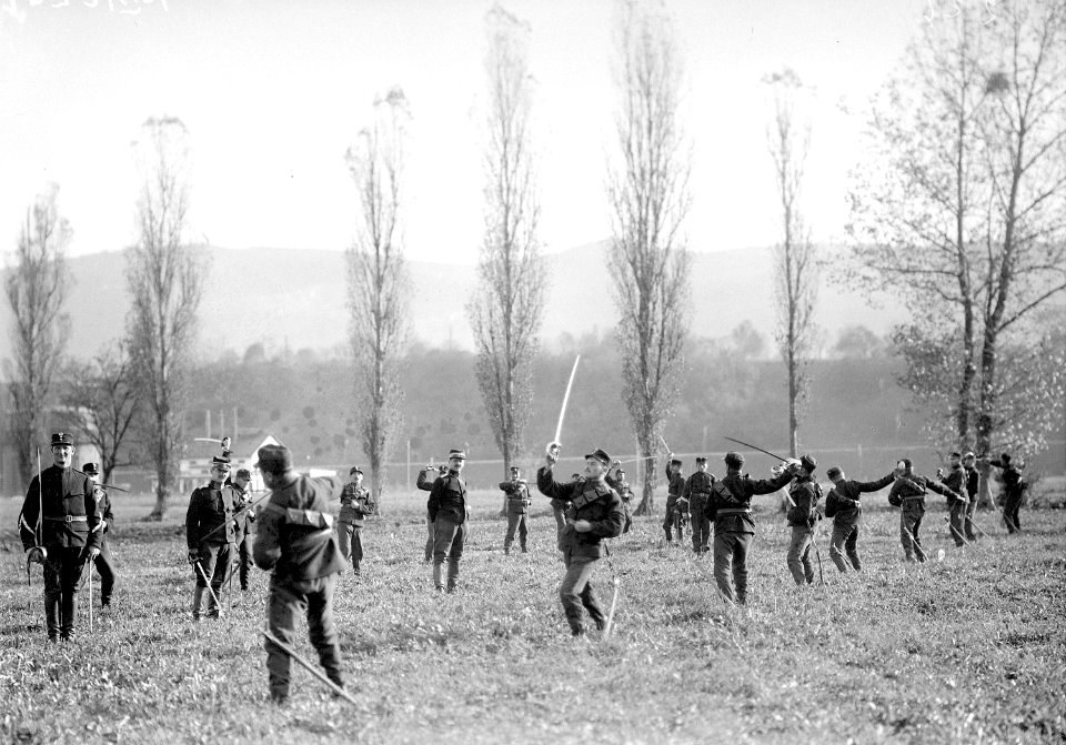 Beim Training mit dem Säbel - CH-BAR - 3237729