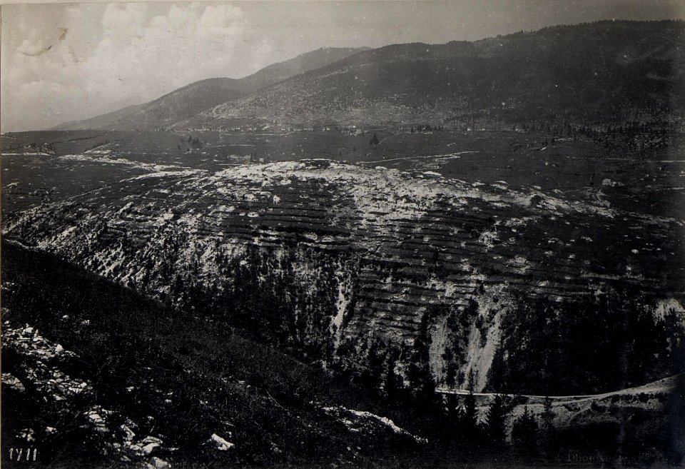 Bei Friedhof Canove. Panorama Monte Erio, Spitz della Bisa und Interotto. (1. Teilbild = WK1 ALB087 25360a) (BildID 15647197)