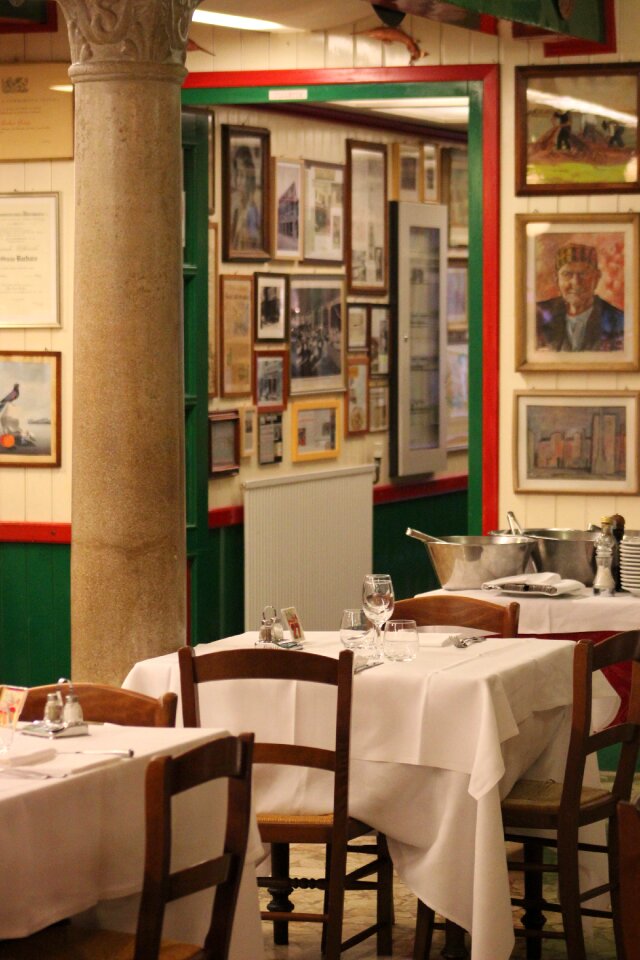 Table dining vintage
