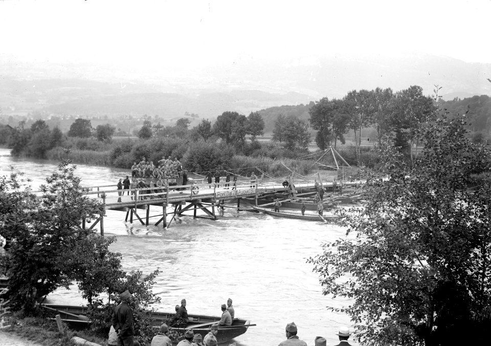 Belastungsprobe der Pfahljochbrücke durch einen Lastwagen - CH-BAR - 3240765