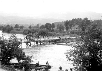 Belastungsprobe der Pfahljochbrücke durch einen Lastwagen - CH-BAR - 3240765