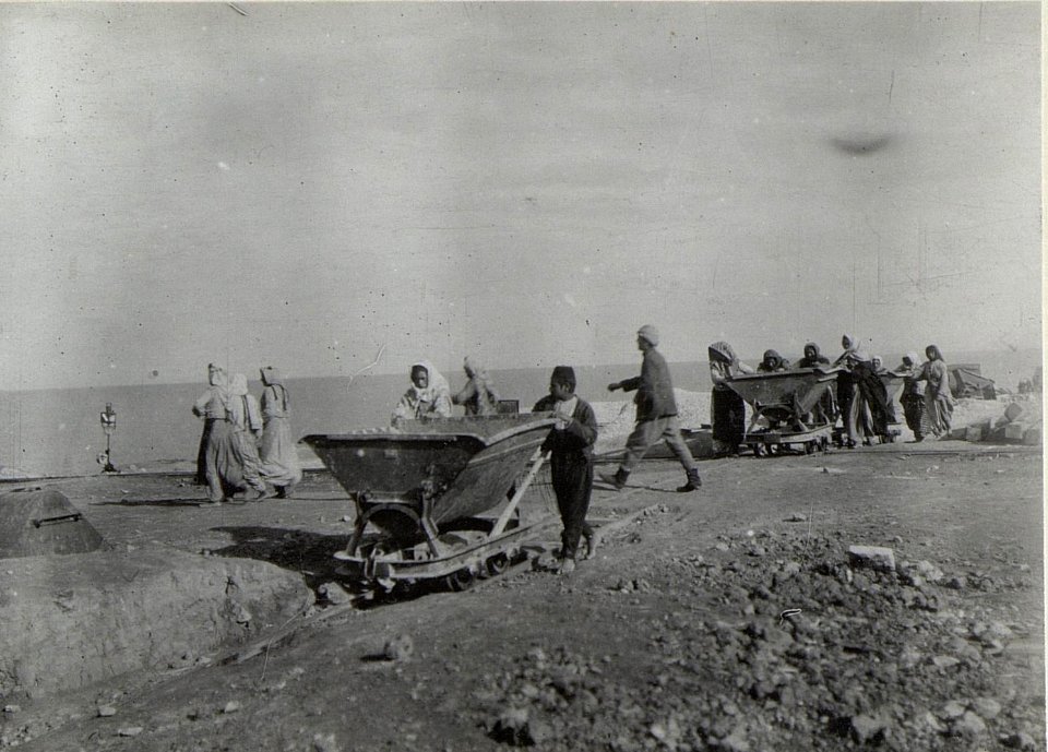 Bekleme, Zigeuner beim Sandführen. (BildID 15675207)