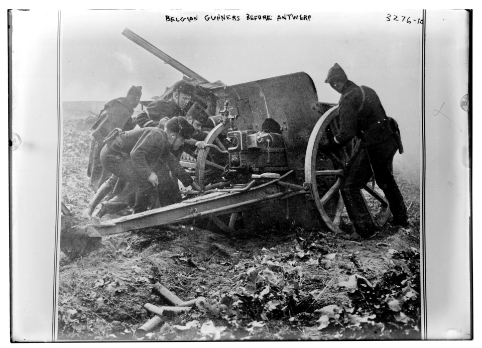 Belgian Gunners before Antwerp LCCN2014697932