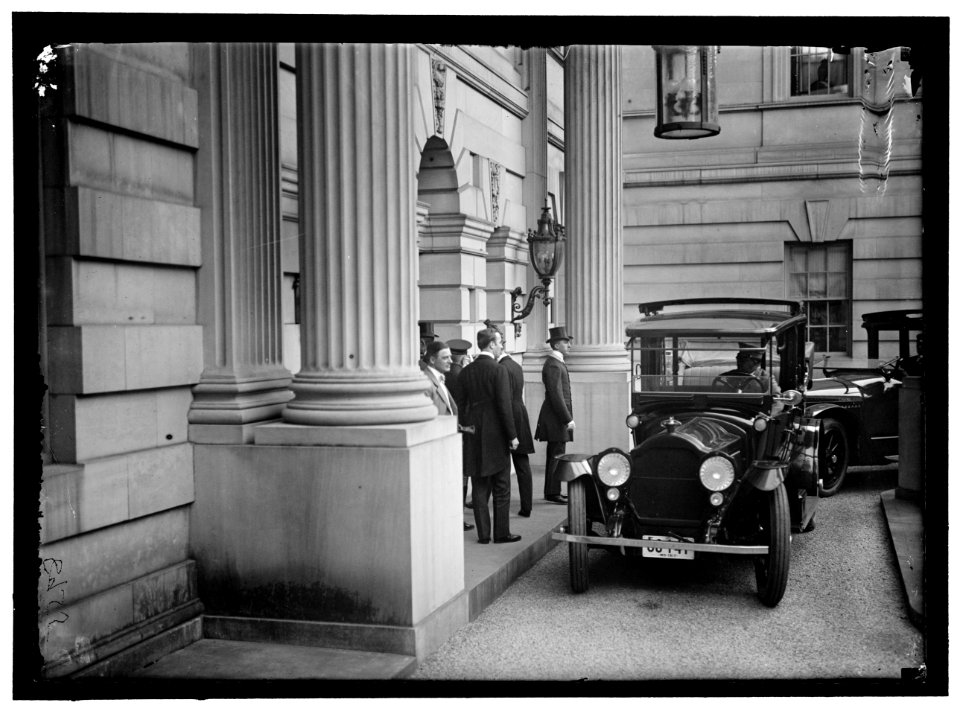 BELGIAN MISSION TO U.S. ARRIVING AT LARS (i.e. LARZ) ANDERSON HOME LCCN2016867932