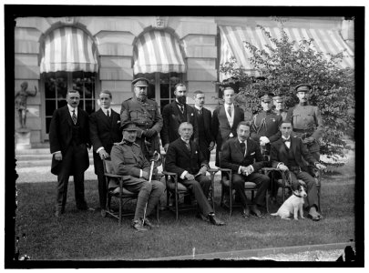 BELGIAN MISSION TO U.S. AT HOME OF LARS (i.e. LARZ) ANDERSON. SEATED- MAJ. GEN. MATHIEW LeCLERCQ; BARON MONCHEUR; EDE CARTIER DeMARCHIENNE, MISSION TO U.S. HUGH GIBSON OF STATE DEPARTMENT. LCCN2016867928