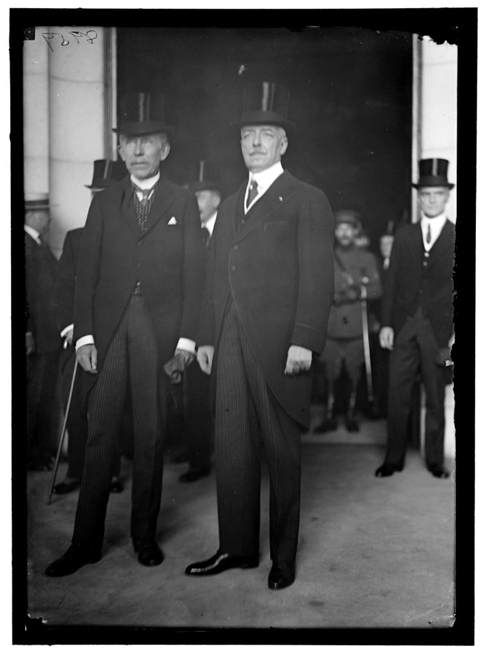 BELGIAN MISSION TO U.S. FRONT- BARON LUDOUIC MONCHEUR, HEAD OF MISSION AND SEC. LANSING ATUNION STATION LCCN2016867935