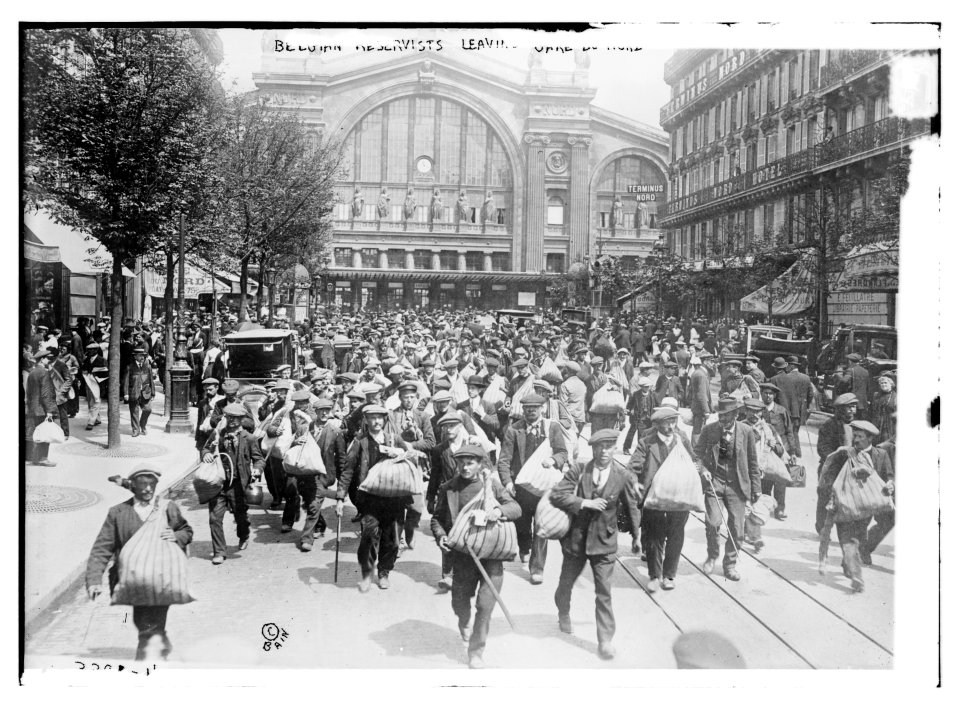 Belgian Reservists leaving Gare de l'Est (i.e., Gare du Nord) LCCN2014697116