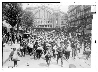 Belgian Reservists leaving Gare de l'Est (i.e., Gare du Nord) LCCN2014697116