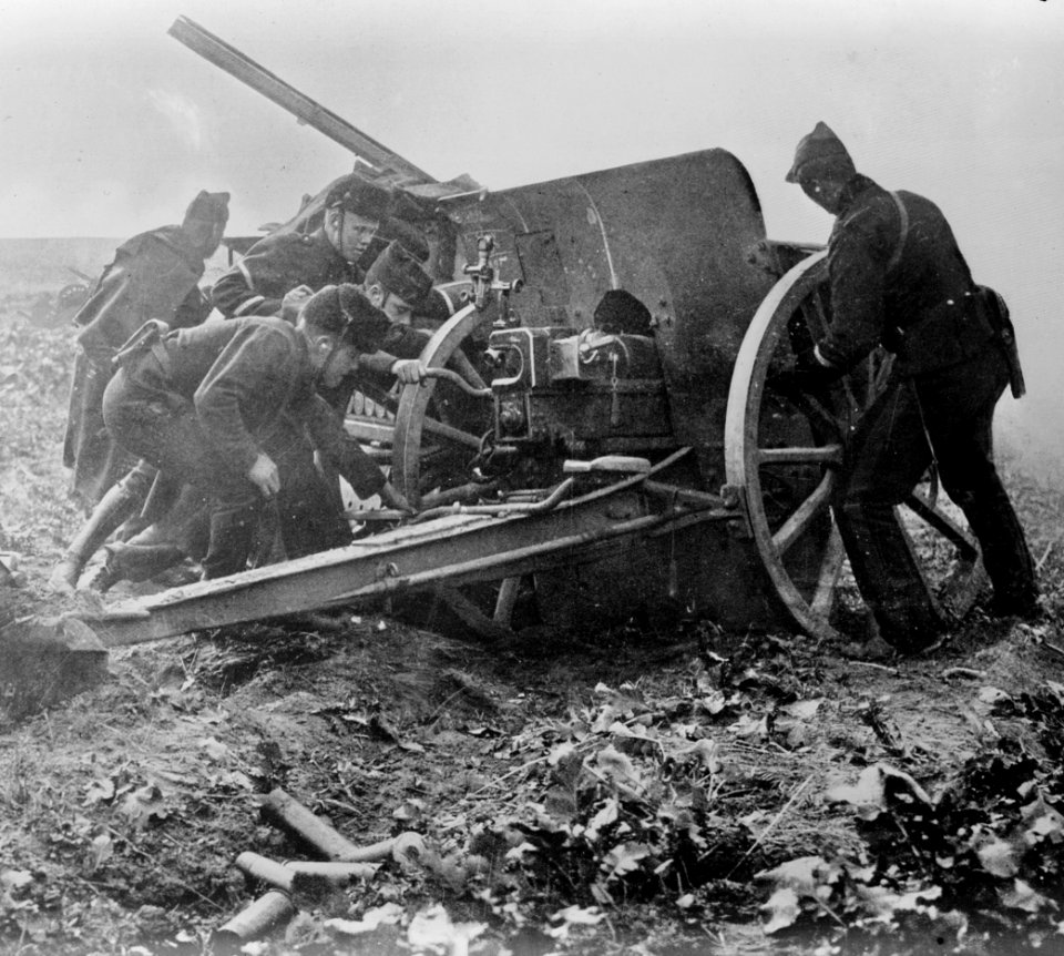 Belgian Gunners before Antwerp LCCN2014697932 (cropped)