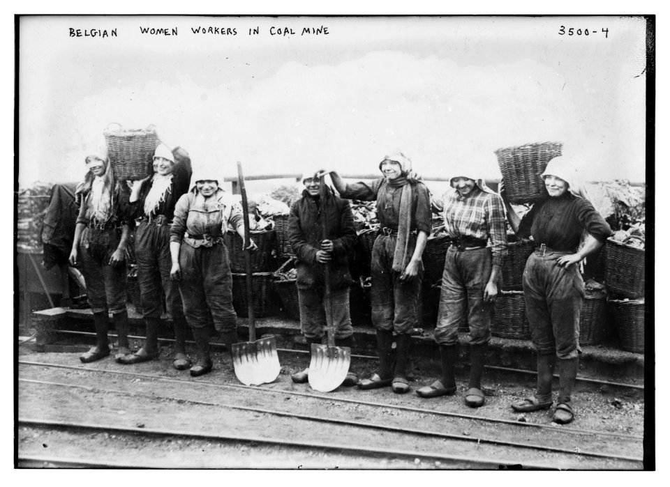 Belgian women workers in coal mine LCCN2014699154