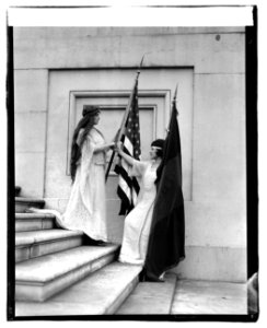 Belgium Pageant- Columbia, Maude Howell Smith; Belgium, Florence Brach (i.e. Beach) LCCN2016827182