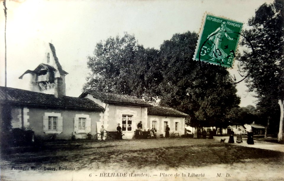 Belhade (Landes) - Place de la Liberté