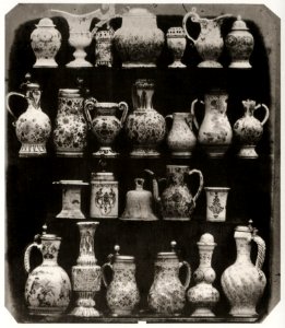 Belitski, Ludwig - 25 Gefäße mit deutschen und niederländischen Fayencen aus verschiedenen Fabriken. 1-6 Naturgrösse. 17. und 18. Jahrhundert, Liegnitz (Zeno Fotografie)
