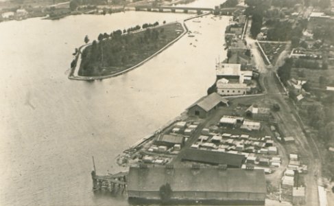 Belleville Ontario from the Air (HS85-10-36725)