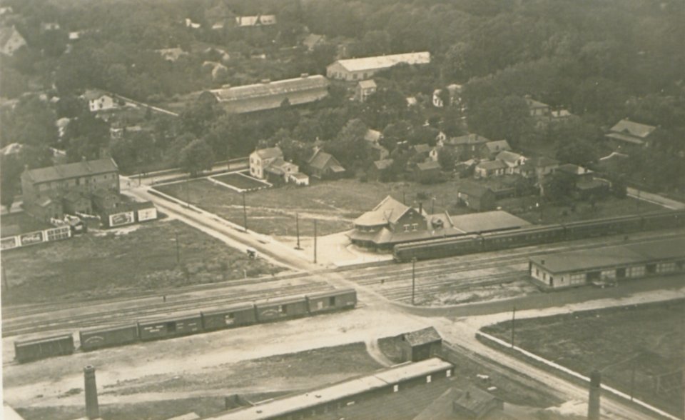 Belleville Ontario from the Air (HS85-10-36731)