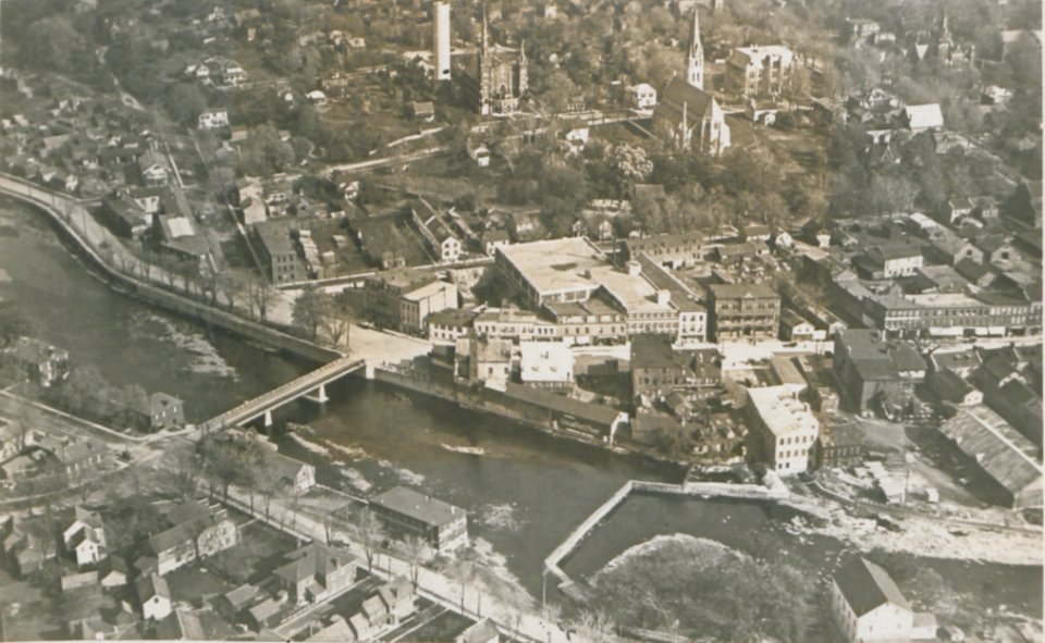Belleville Ontario from the Air (HS85-10-36724)