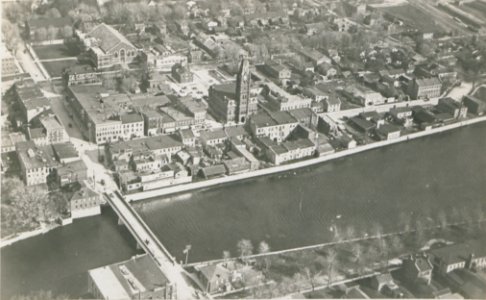 Belleville Ontario from the Air (HS85-10-36726)