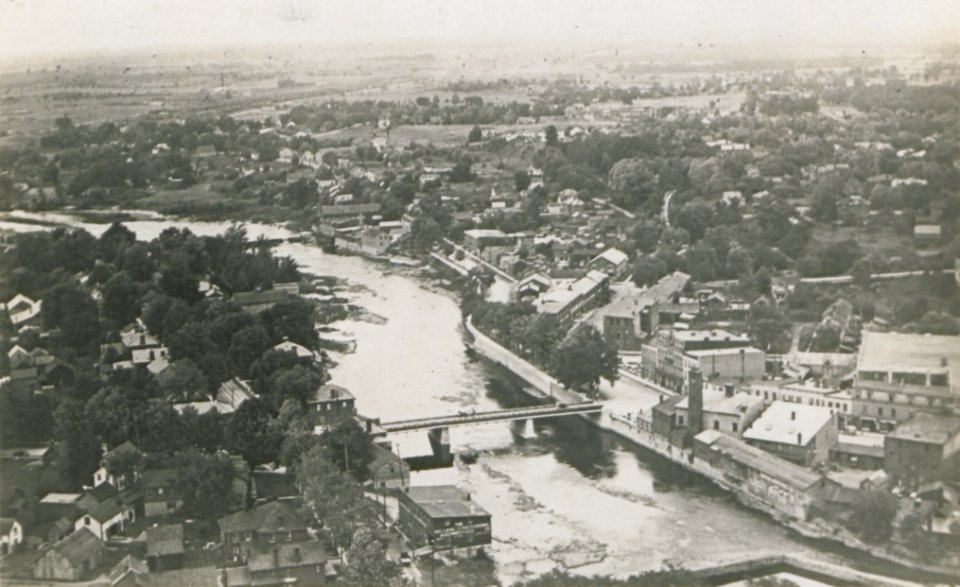 Belleville Ontario from the Air (HS85-10-36728)