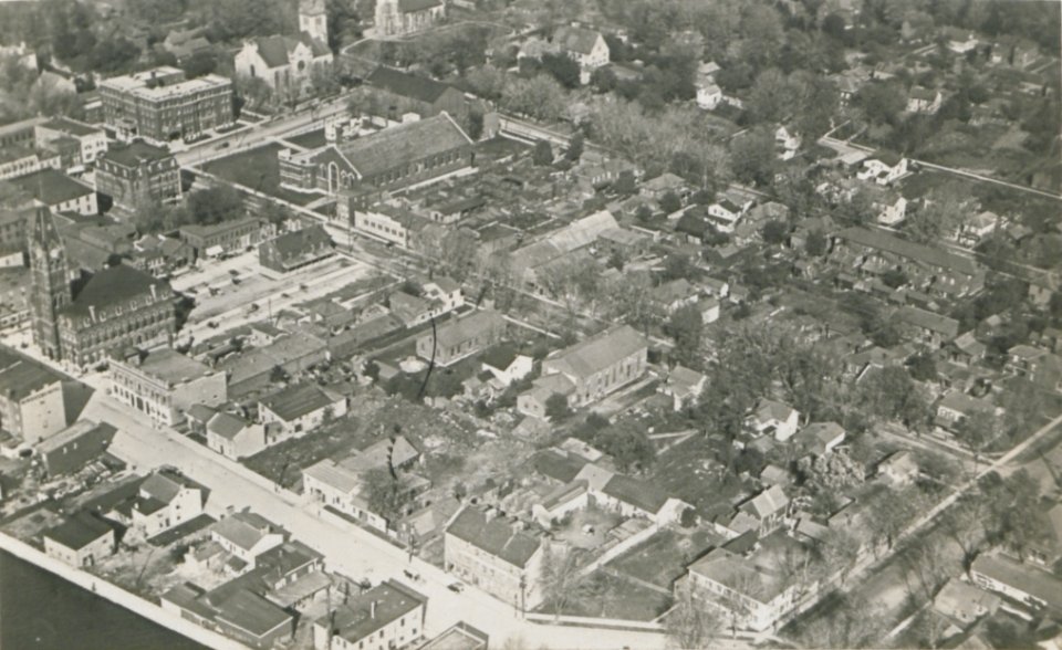 Belleville Ontario from the Air (HS85-10-36730)