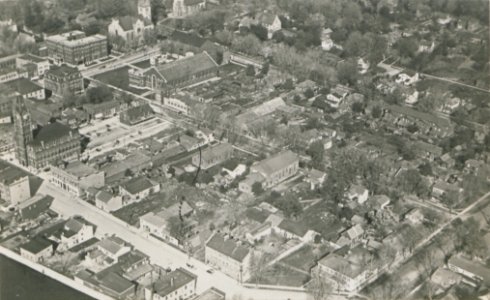 Belleville Ontario from the Air (HS85-10-36730)