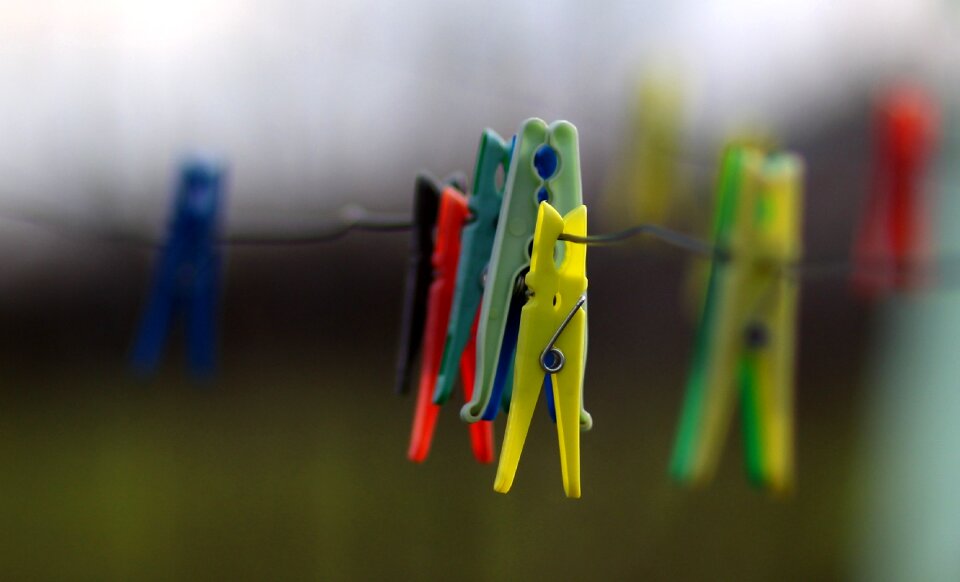Coloring wire plastic