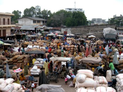 Benin Market (17255624712)