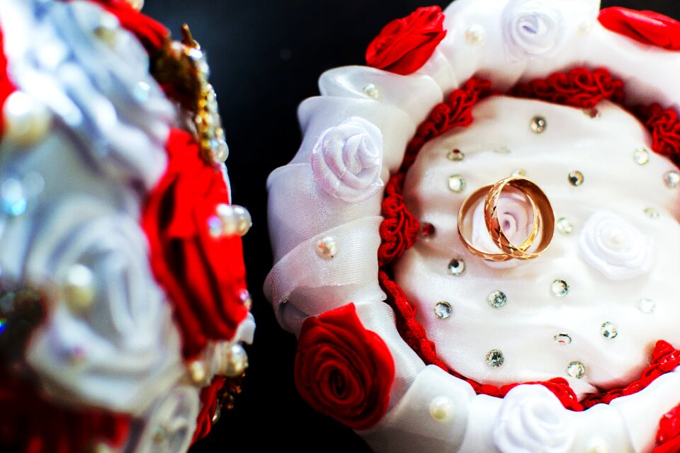 Wedding rings flowers