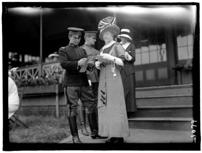 BENNING RACES. GROUPS UNIDENTIFIED LCCN2016863662