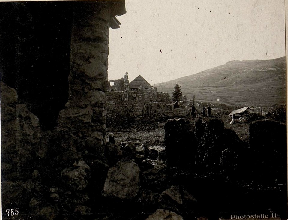 Benscar.Im Hintergrunde der österreichische Stützpunkt Monte Rasta. (BildID 15635884)