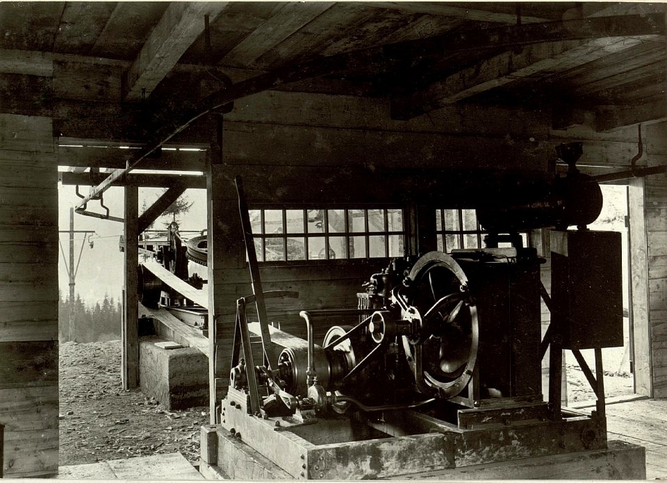 Benzinmotor der Drahtseilbahn. (BildID 15463134)