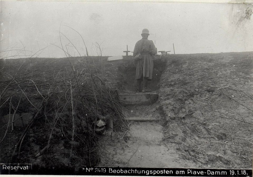 Beobachtungsposten am Piave-Damm 19.1.18. (BildID 15614166)