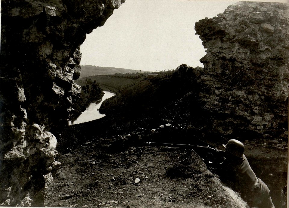 Beobachtungsposten in der Ruine Skala. (BildID 15531373)