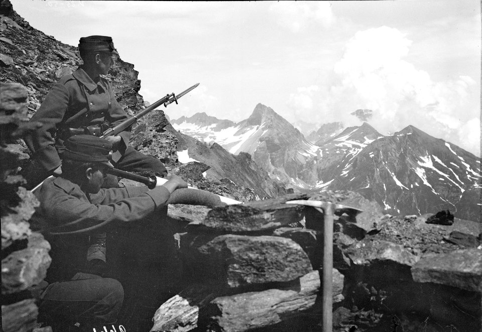 Beobachtungsposten mit Fernrohr an der Südgrenze - CH-BAR - 3238873