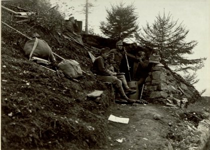 Beobachtungsstand und Unterstand der Mannschaft am Ravelnik. (BildID 15460867)