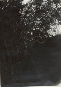 Beobachtungsposten und Meldeläufer im Schützengraben bei Herbutow. (BildID 15729710)