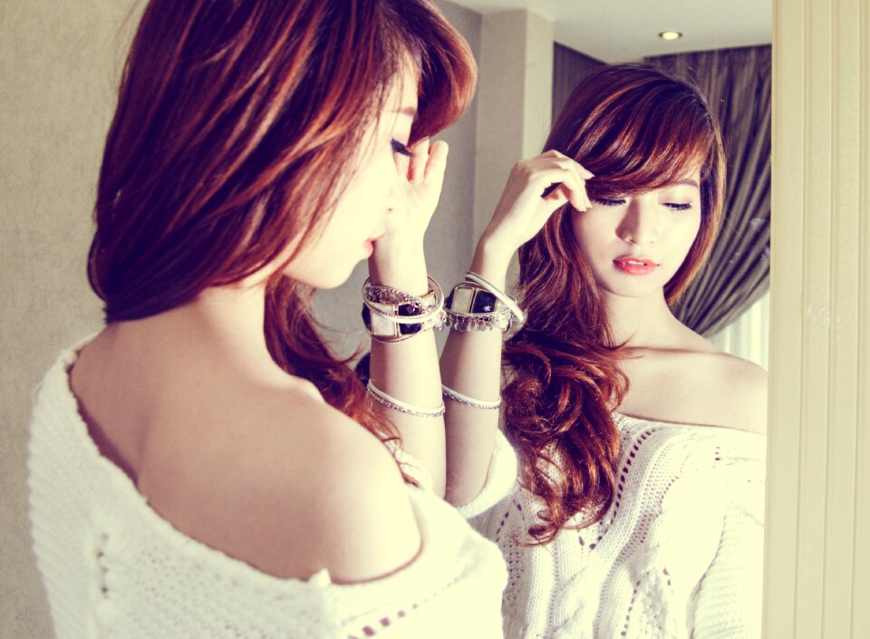 Model skin happy