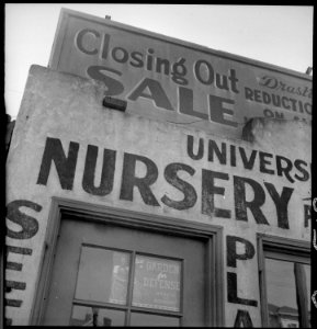 Berkeley, California. Residents of Japanese ancestry are closing out their businesses in preparatio . . . - NARA - 537832