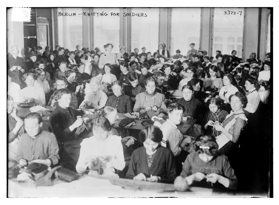 Berlin - knitting for soldiers LCCN2014698377