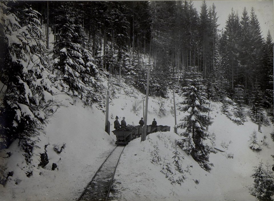 Bergwerckbahn Jakobeny im Hintergrunde weittragende Artillerie. (BildID 15450203)