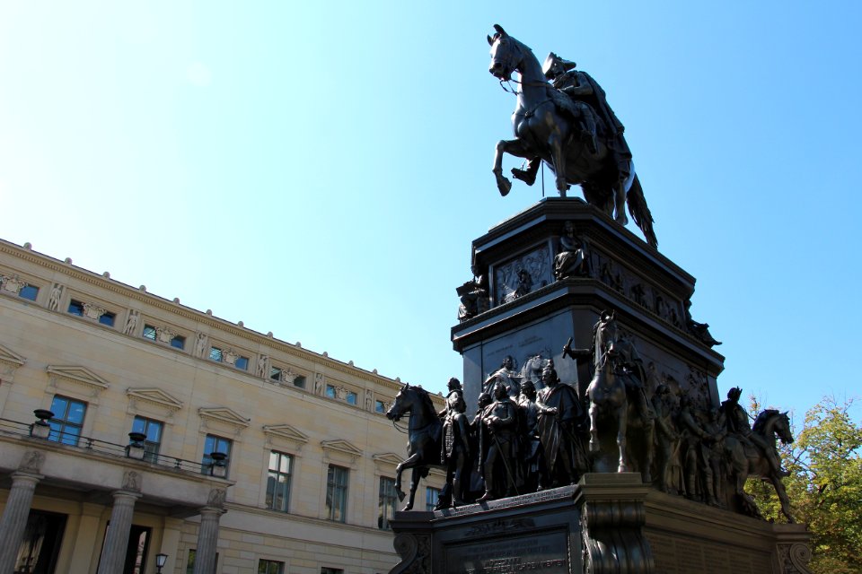 Berlin - Reiterstandbild Friedrichs des Großen (1)
