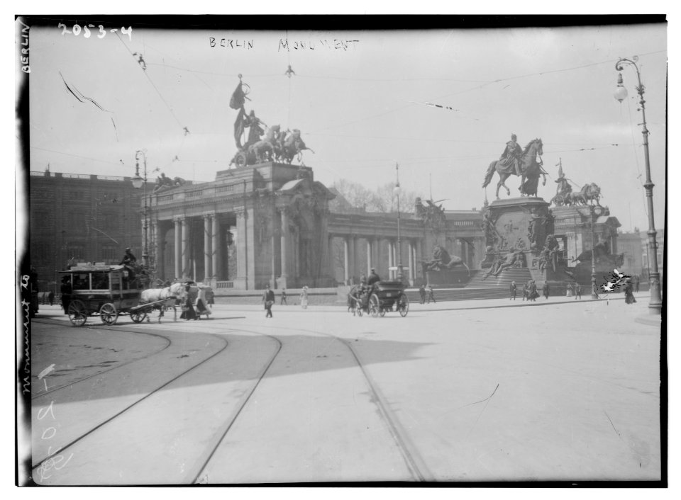 Berlin Monument LCCN2014707268