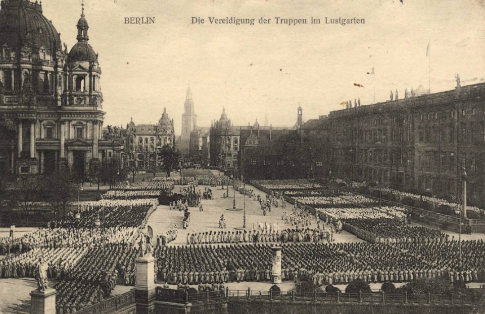 Berlin, Mitte, Berlin - Vereidigung der Truppen im Lustgarten (Zeno Ansichtskarten)
