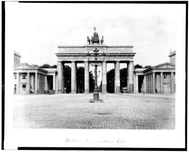 Berlin. Brandenburg Gate LCCN94512908