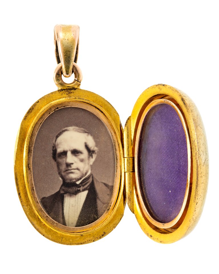 Berlock med fotografiporträtt av Wilhelm Kempe, 1880-tal - Hallwylska museet - 109971