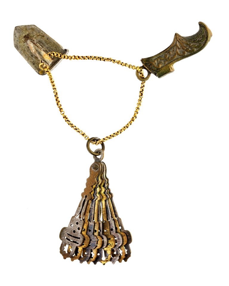 Berlocker, solfjäder, strykjärn, och toffel, 1800-tal - Hallwylska museet - 110489